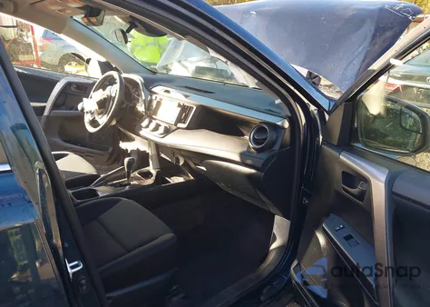 2018 Toyota Rav4 Le z USA, uszkodzony, nr VIN JTMBFREV7JJ217086